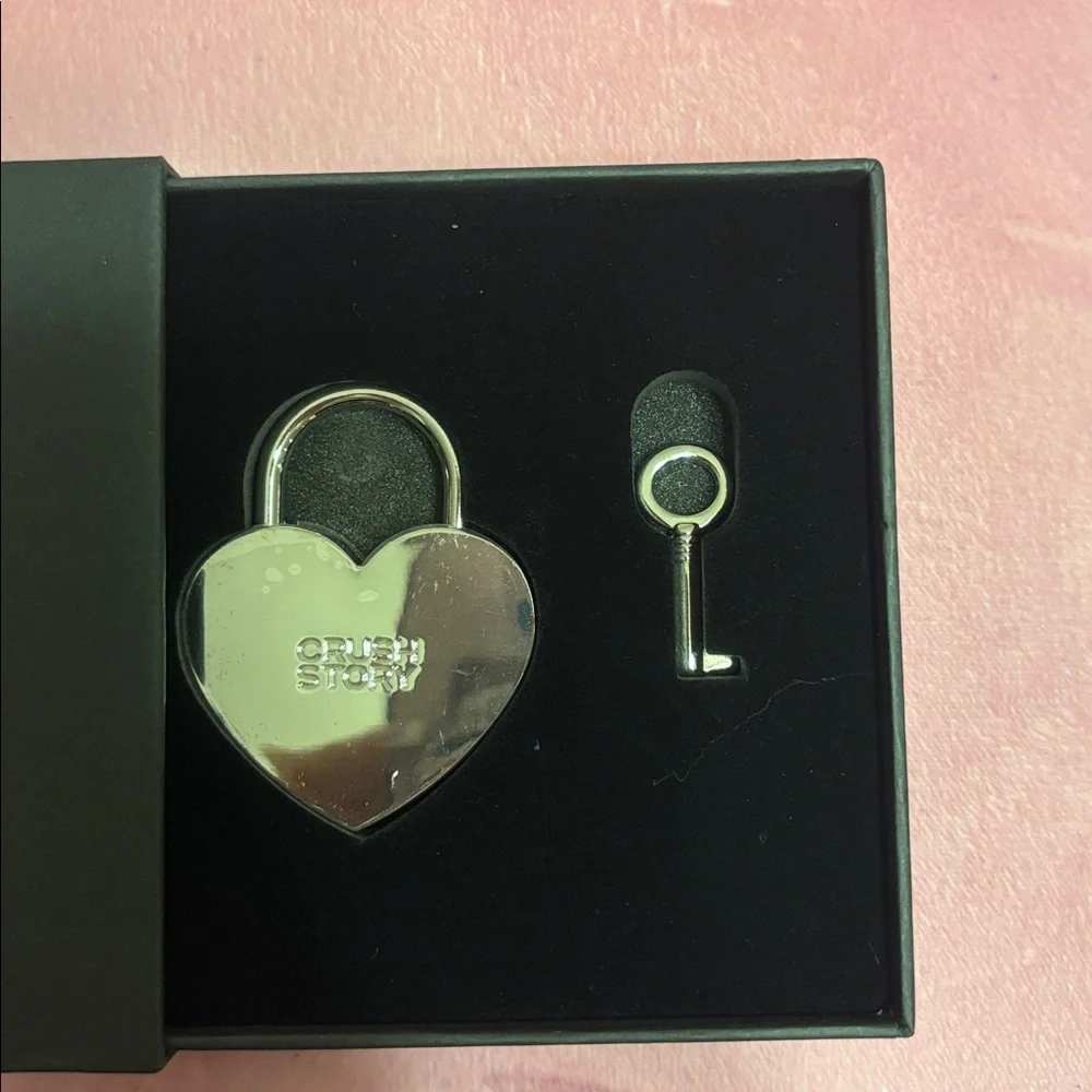 CHANEL La Collection Silver Heart Lock & Key